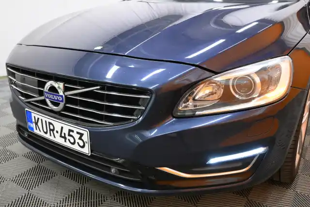 Sininen Farmari, Volvo V60 – KUR-453