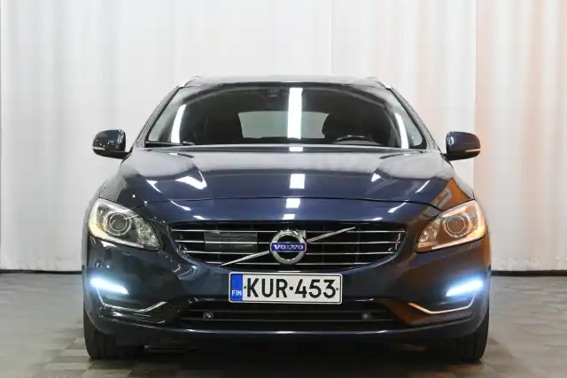 Sininen Farmari, Volvo V60 – KUR-453