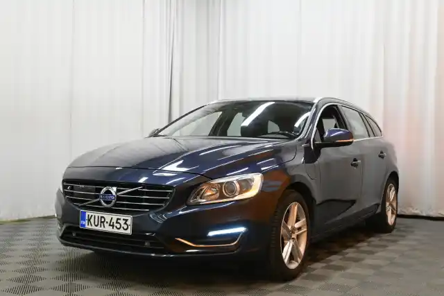 Sininen Farmari, Volvo V60 – KUR-453