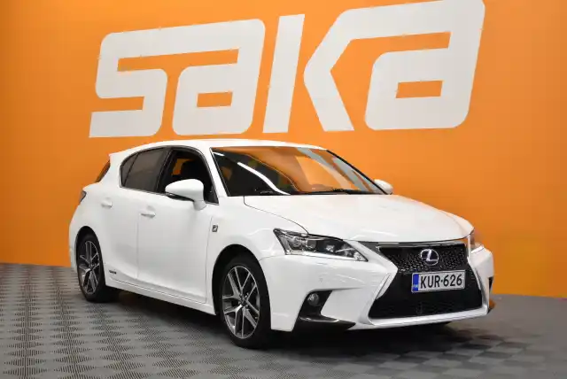 Valkoinen Viistoperä, Lexus CT – KUR-626