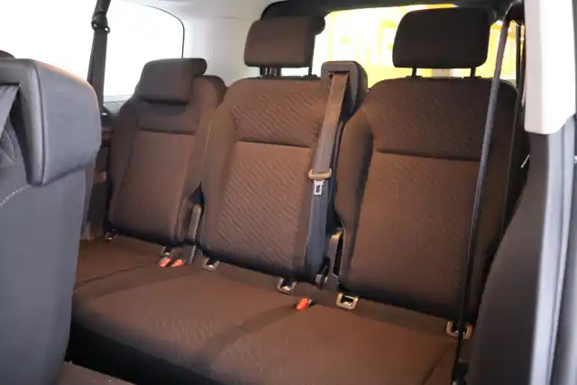 Musta Tila-auto, Toyota Proace Verso EV – KUR-944