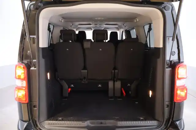 Musta Tila-auto, Toyota Proace Verso EV – KUR-944