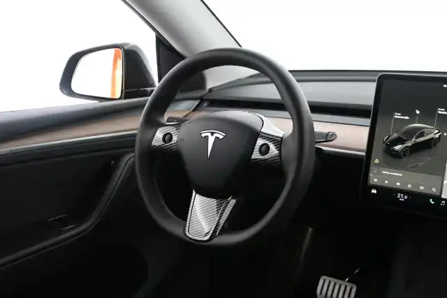 Musta Maastoauto, Tesla Model Y – KUS-316