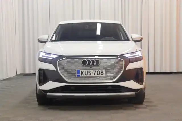 Valkoinen Maastoauto, Audi Q4 e-tron – KUS-708