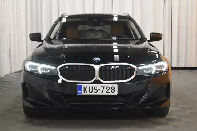 Musta Farmari, BMW 330 – KUS-728