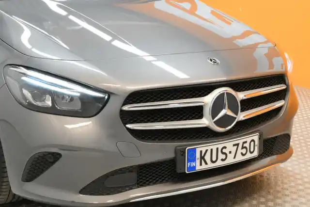 Harmaa Tila-auto, Mercedes-Benz B – KUS-750