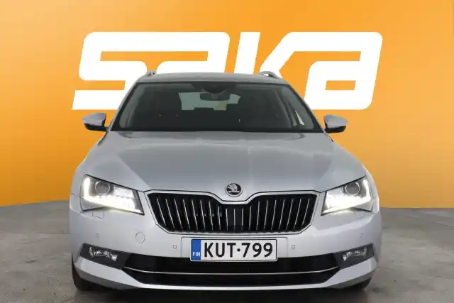 Harmaa Farmari, Skoda Superb – KUT-799