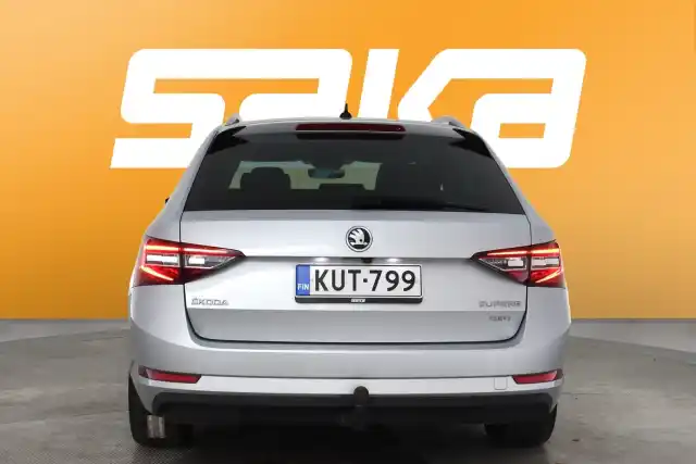 Harmaa Farmari, Skoda Superb – KUT-799