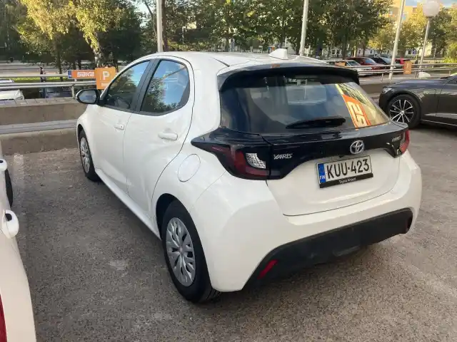 Valkoinen Viistoperä, Toyota Yaris – KUU-423