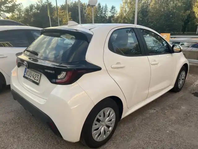 Valkoinen Viistoperä, Toyota Yaris – KUU-423