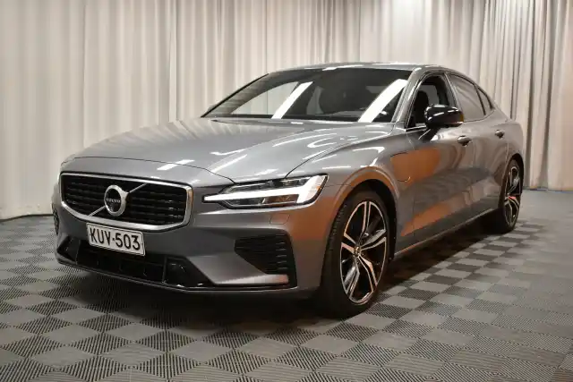 Harmaa Sedan, Volvo S60 – KUV-503