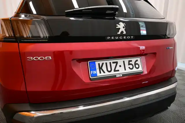 Punainen Maastoauto, Peugeot 3008 – KUZ-156