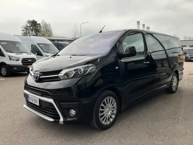 Musta Tila-auto, Toyota Proace Verso – KVA-581