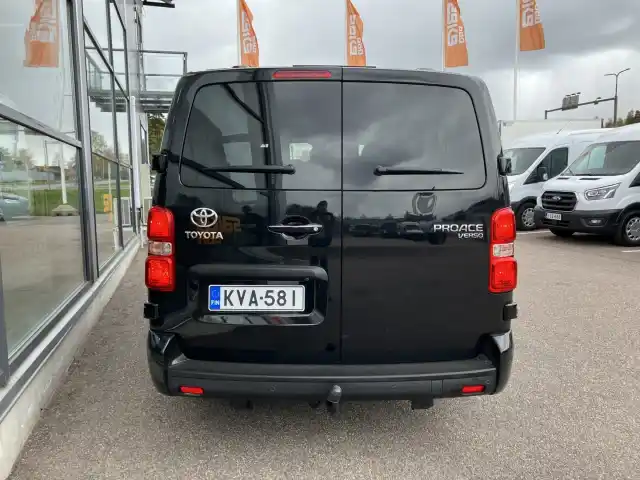 Musta Tila-auto, Toyota Proace Verso – KVA-581