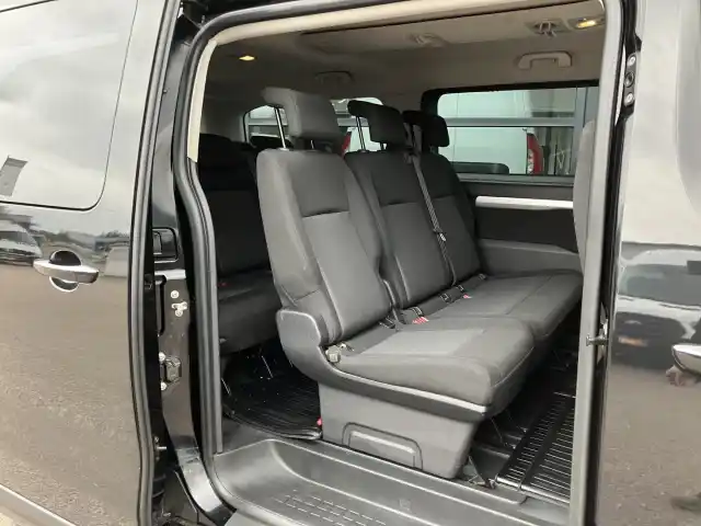 Musta Tila-auto, Toyota Proace Verso – KVA-581