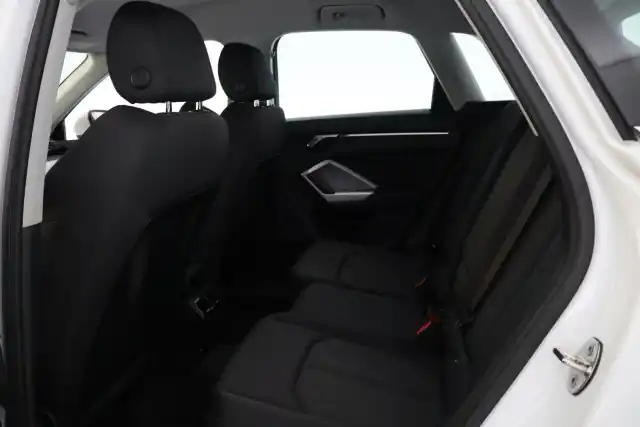 Valkoinen Maastoauto, Audi Q3 – KVA-650