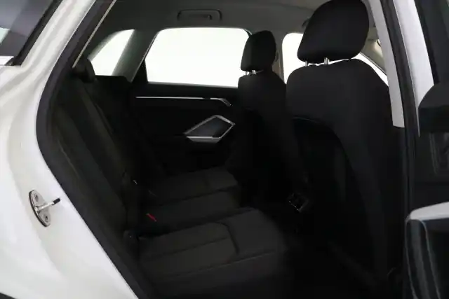 Valkoinen Maastoauto, Audi Q3 – KVA-650