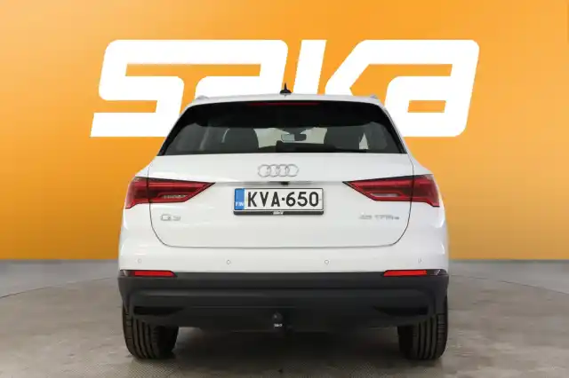 Valkoinen Maastoauto, Audi Q3 – KVA-650