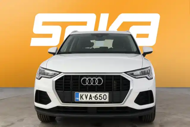 Valkoinen Maastoauto, Audi Q3 – KVA-650