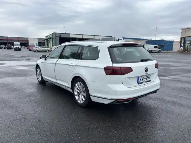 Valkoinen Farmari, Volkswagen Passat – KVE-997