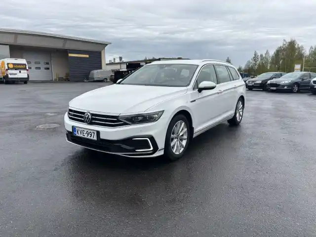 Valkoinen Farmari, Volkswagen Passat – KVE-997