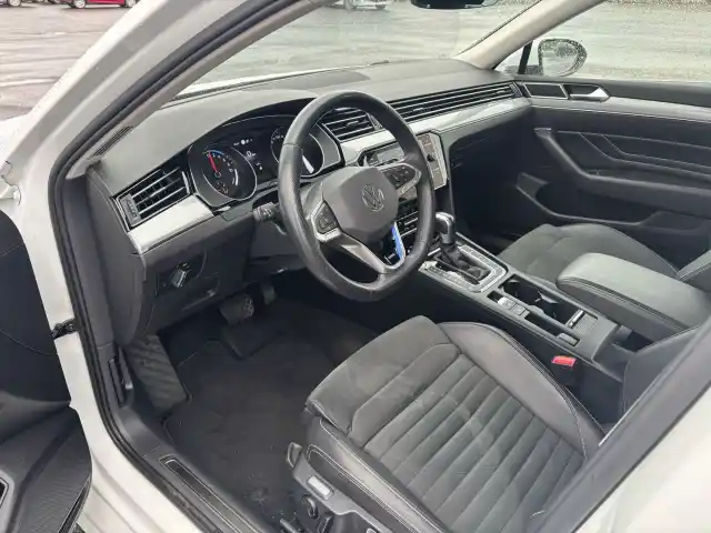 Valkoinen Farmari, Volkswagen Passat – KVE-997