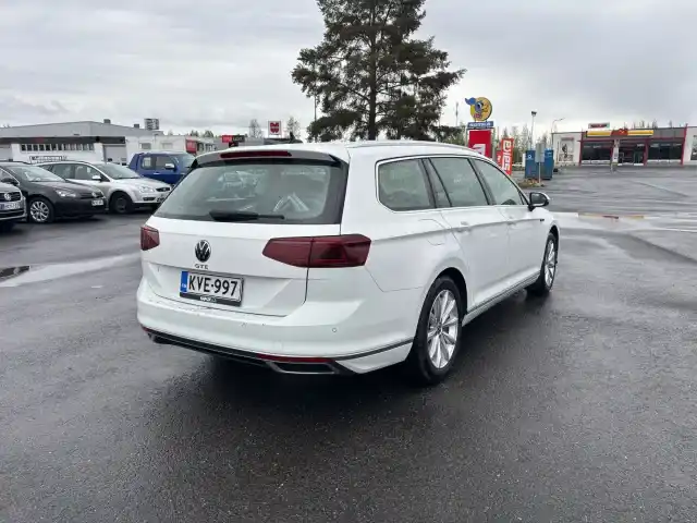 Valkoinen Farmari, Volkswagen Passat – KVE-997