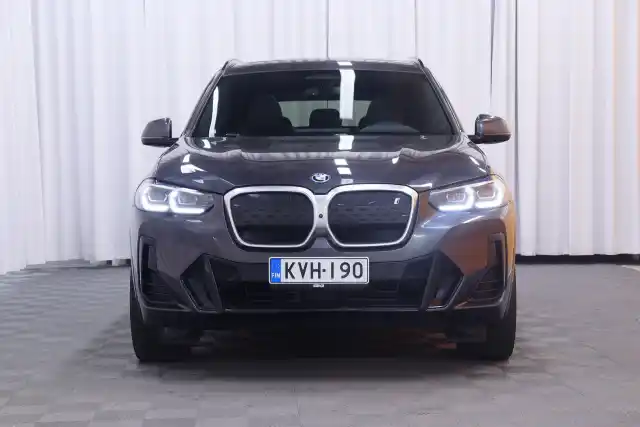 Harmaa Maastoauto, BMW iX3 – KVH-190