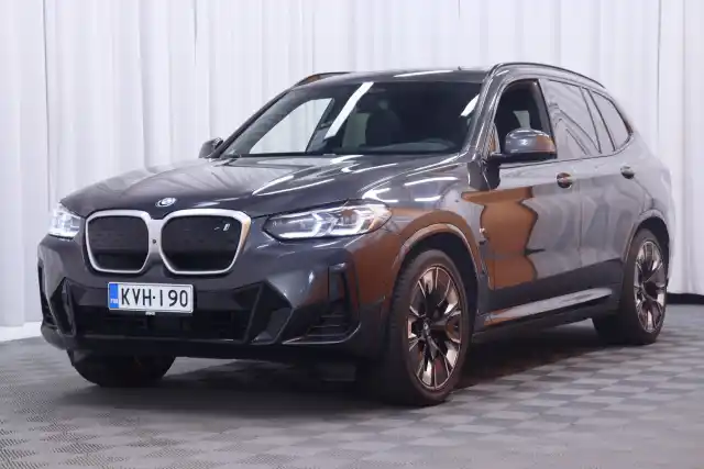 Harmaa Maastoauto, BMW iX3 – KVH-190