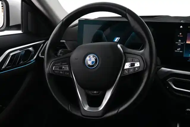 Valkoinen Sedan, BMW i4 – KVH-276