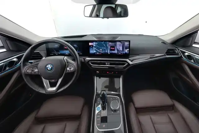 Valkoinen Sedan, BMW i4 – KVH-276