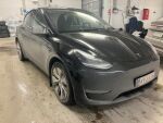 Musta Maastoauto, Tesla Model Y – KVJ-115, kuva 1