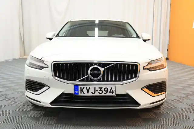 Valkoinen Farmari, Volvo V60 – KVJ-394