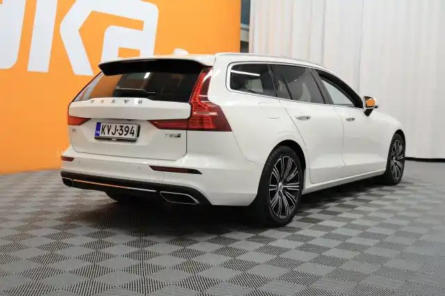 Valkoinen Farmari, Volvo V60 – KVJ-394