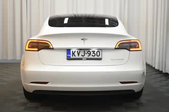 Valkoinen Sedan, Tesla Model 3 – KVJ-930