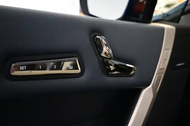 Sininen Maastoauto, BMW iX – KVJ-964