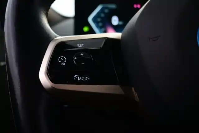 Sininen Maastoauto, BMW iX – KVJ-964
