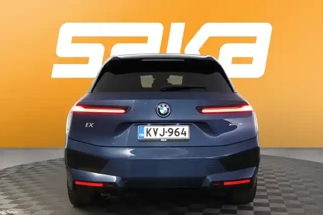 Sininen Maastoauto, BMW iX – KVJ-964