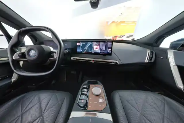 Sininen Maastoauto, BMW iX – KVJ-964