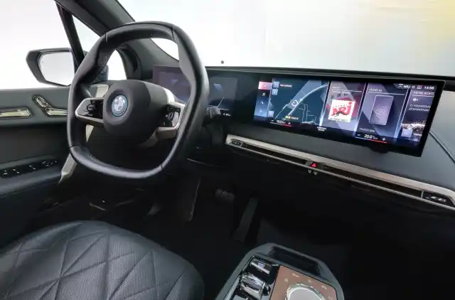 Sininen Maastoauto, BMW iX – KVJ-964
