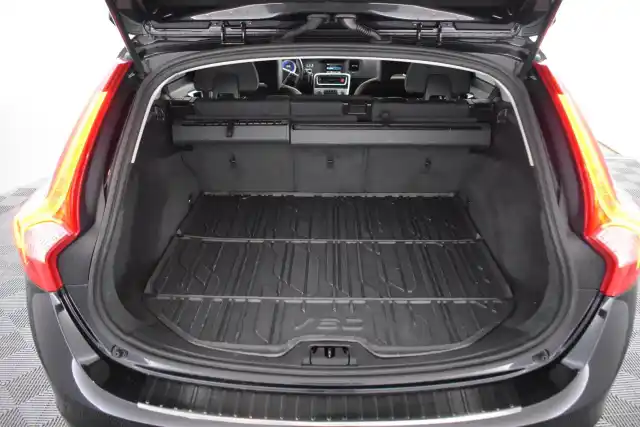 Musta Farmari, Volvo V60 – KVL-251