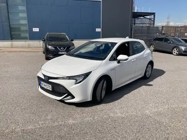 Valkoinen Viistoperä, Toyota Corolla – KVM-375