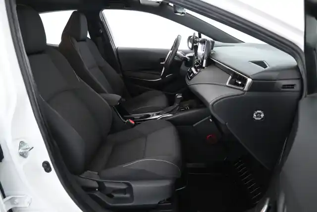Valkoinen Viistoperä, Toyota Corolla – KVM-375