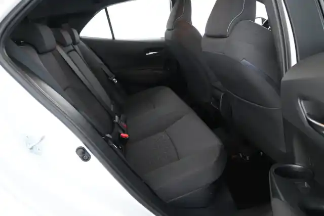 Valkoinen Viistoperä, Toyota Corolla – KVM-375