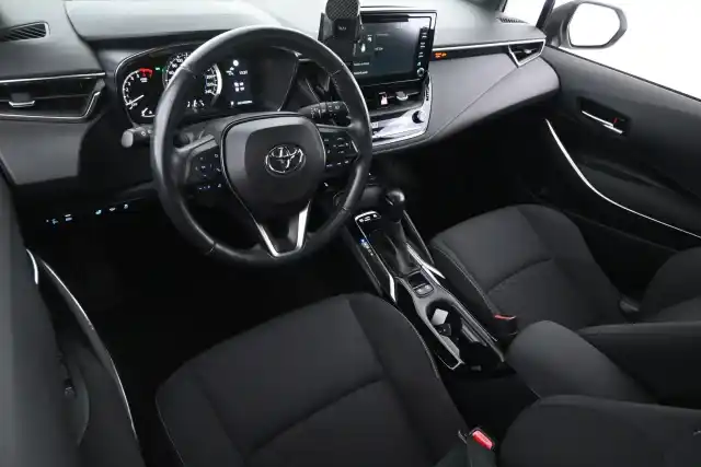 Valkoinen Viistoperä, Toyota Corolla – KVM-375