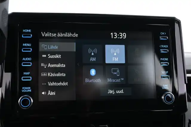 Valkoinen Viistoperä, Toyota Corolla – KVM-375