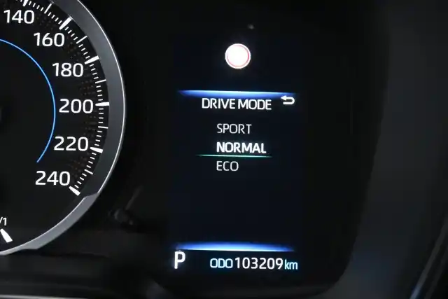 Valkoinen Viistoperä, Toyota Corolla – KVM-375