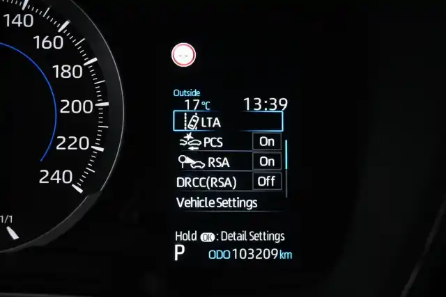 Valkoinen Viistoperä, Toyota Corolla – KVM-375