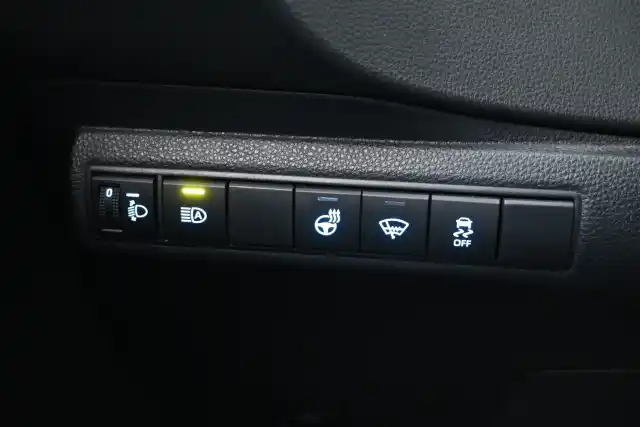 Valkoinen Viistoperä, Toyota Corolla – KVM-375