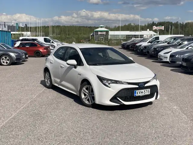 Valkoinen Viistoperä, Toyota Corolla – KVM-375